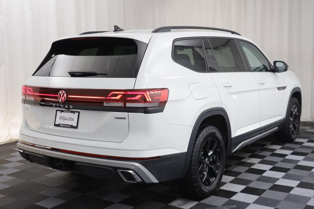 Used 2025 Volkswagen Atlas Peak Edition SE AWD/4WD image 16