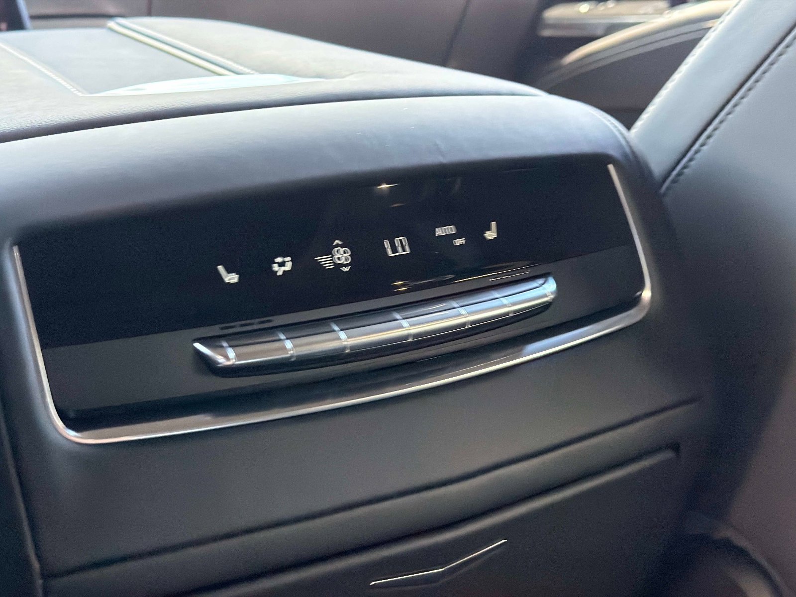 Used 2026 Cadillac Escalade ESV Platinum Sport w/ LPO, ONYX Package image 36