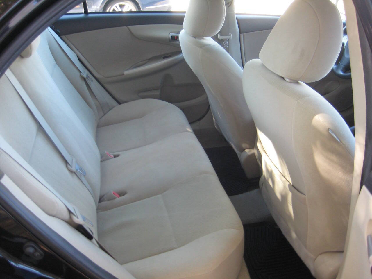 Used 2013 Toyota Corolla LE FWD image 13