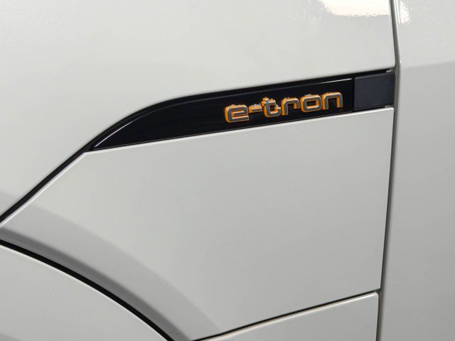 Used 2022 Audi e-tron Premium w/ Convenience Plus Package image 47