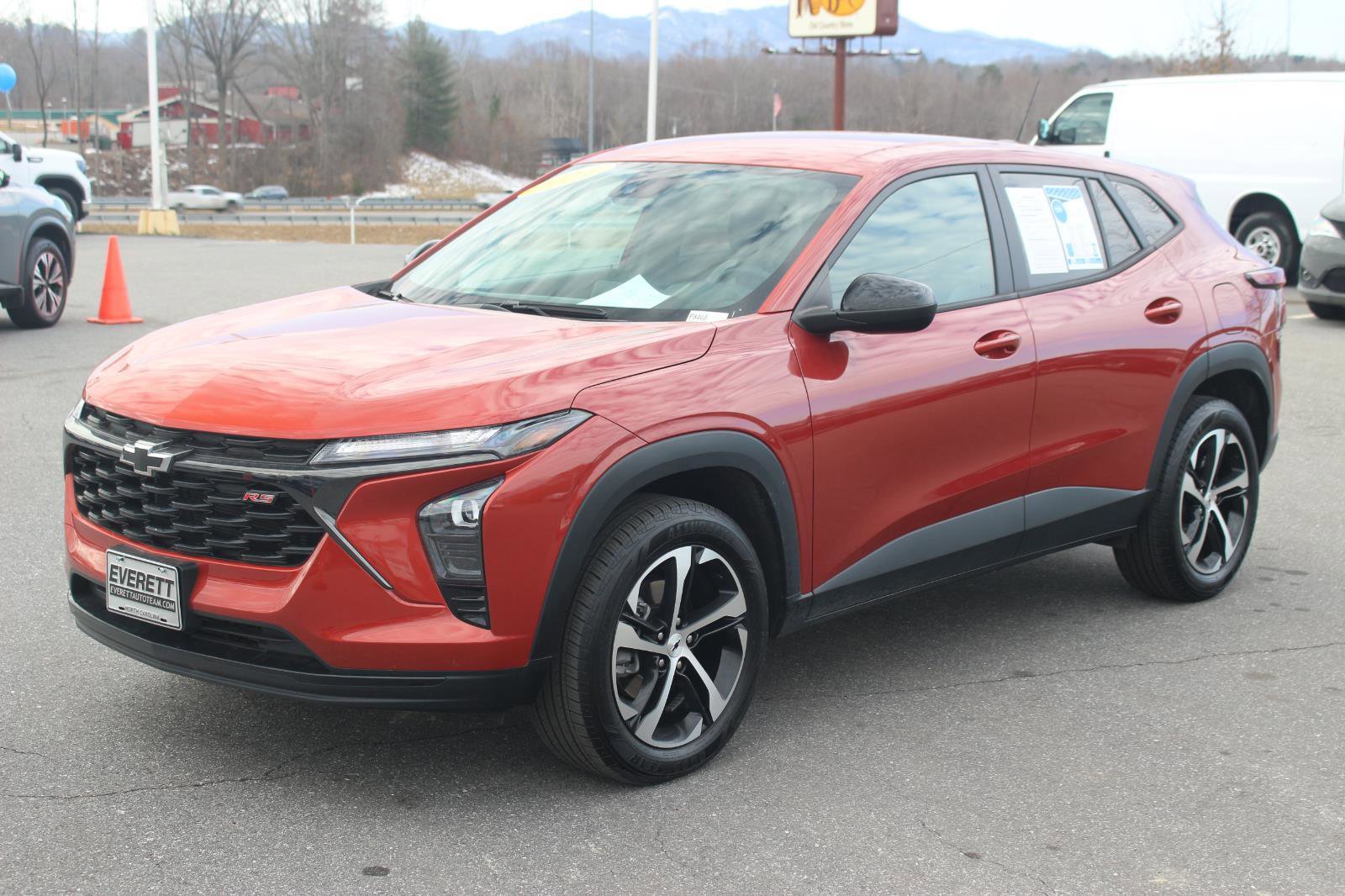 Used 2024 Chevrolet Trax RS w/ Driver Confidence Package image 3