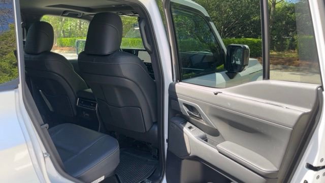 Used 2024 Lexus GX 550 w/ Accessory Package (Z1) image 23