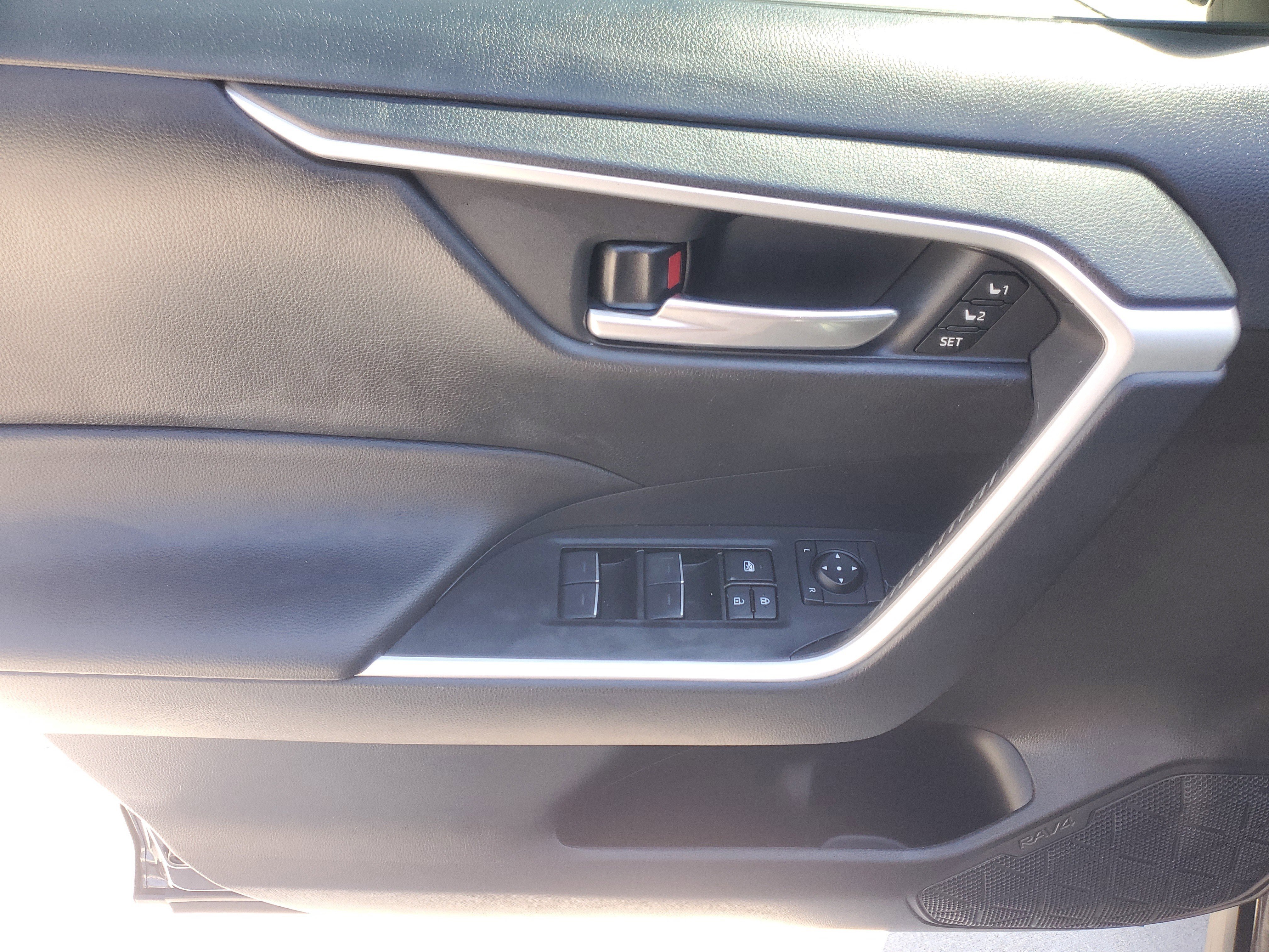 Used 2023 Toyota RAV4 XLE Premium image 23