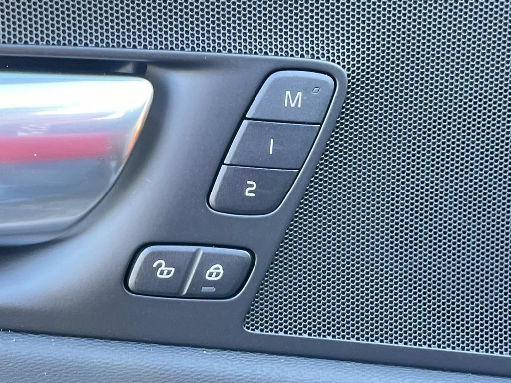 New 2026 Volvo XC60 B5 Plus w/ Protection Package Premier image 22