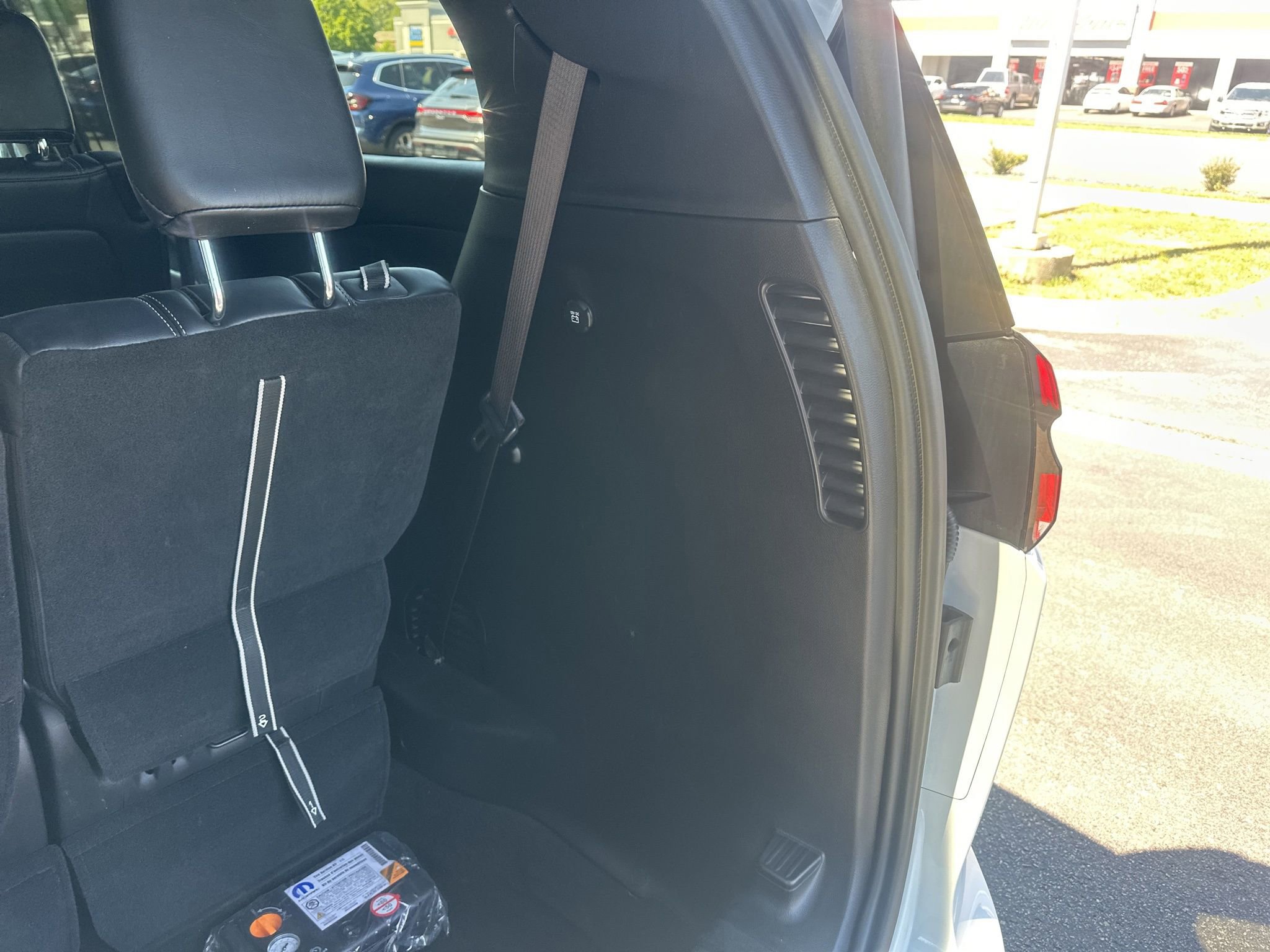 Used 2025 Chrysler Pacifica Select image 19