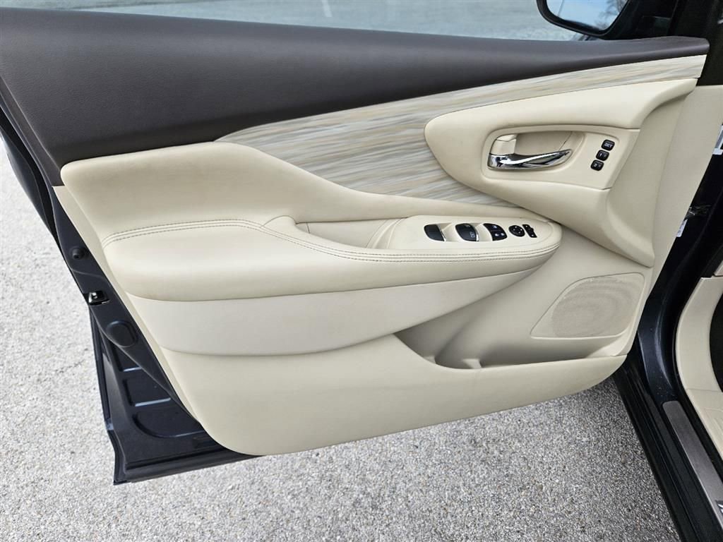 Used 2018 Nissan Murano Platinum image 19
