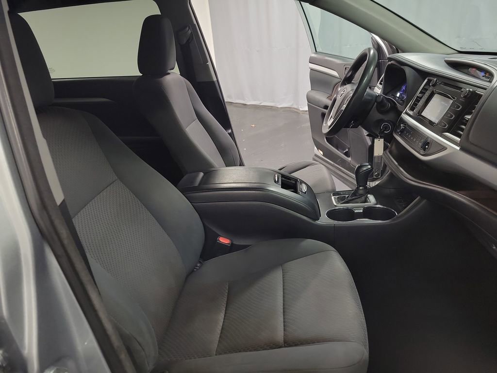 Used 2018 Toyota Highlander LE image 22