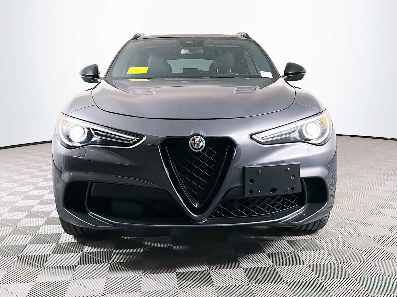 Used 2023 Alfa Romeo Stelvio Quadrifoglio AWD/4WD image 2