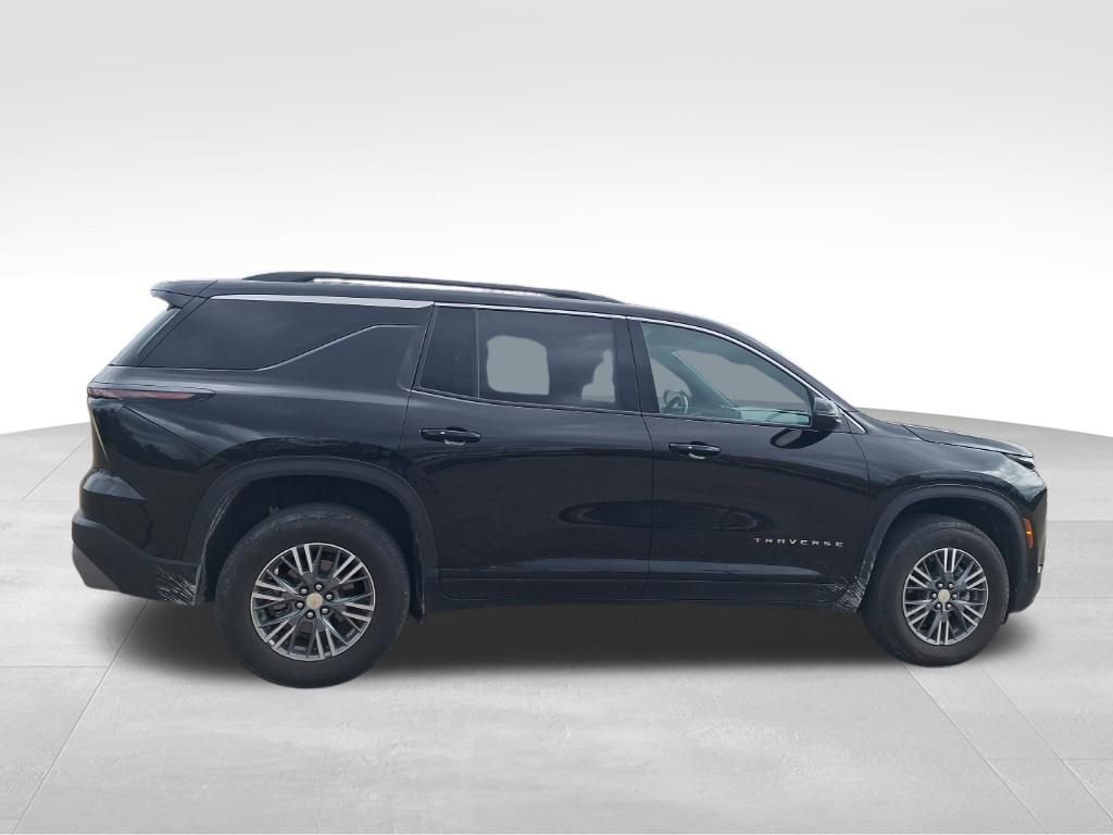 Used 2025 Chevrolet Traverse LT image 9