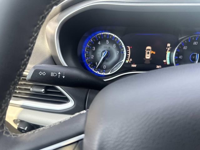 Used 2024 Chrysler Pacifica Touring-L image 31