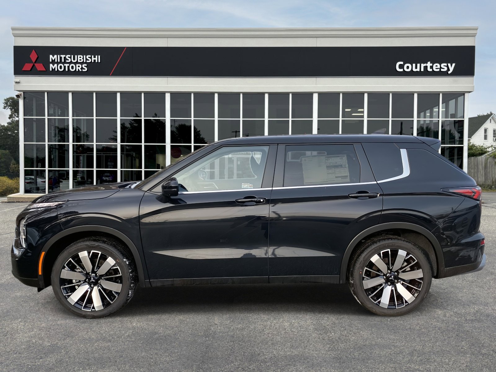 New 2026 Mitsubishi Outlander SE video 2