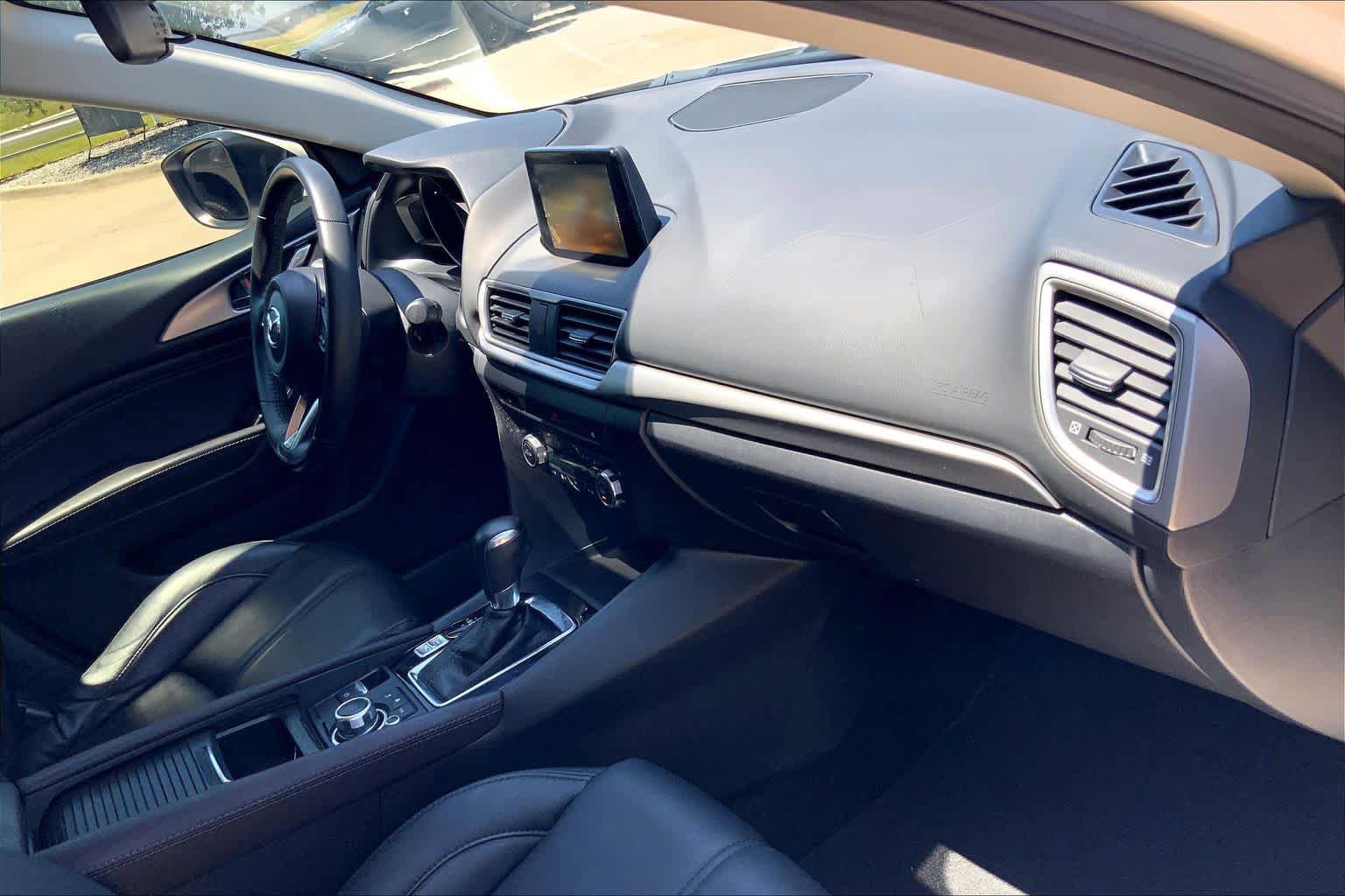 Used 2018 MAZDA MAZDA3 Touring FWD image 17