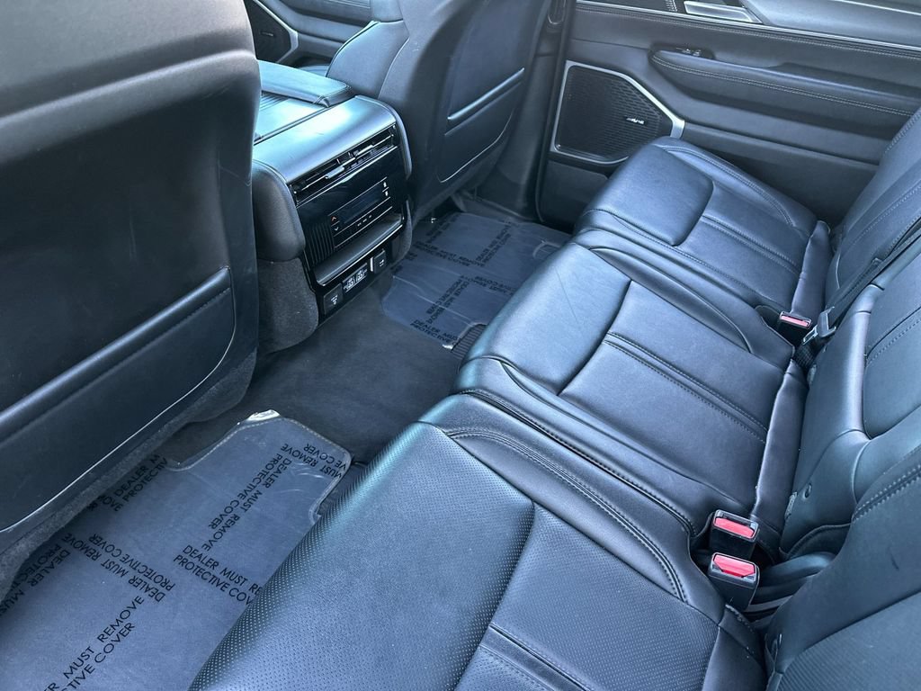 Used 2025 Jeep Wagoneer 4WD image 14