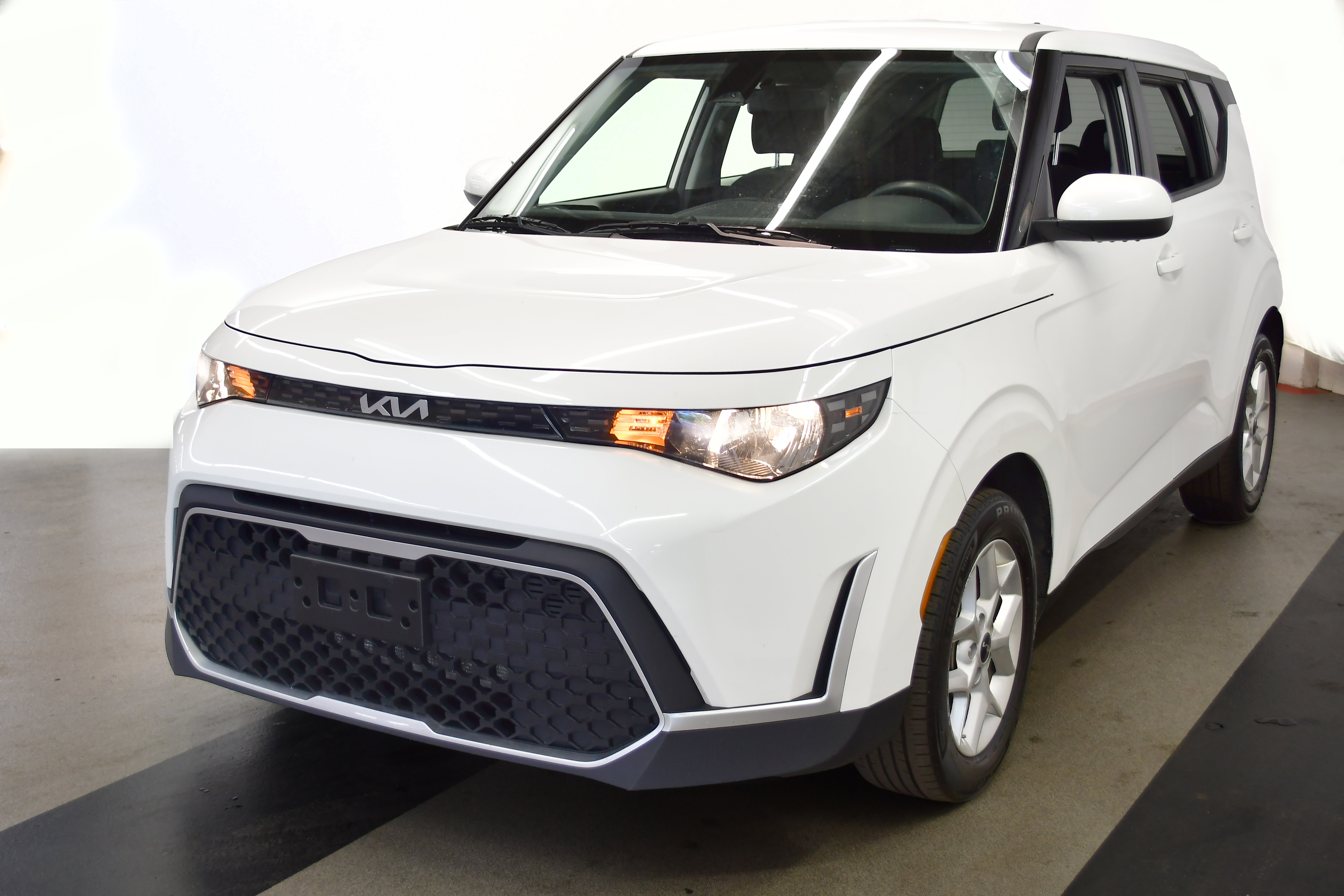 Used 2024 Kia Soul LX w/ Option Group 015 FWD image 4