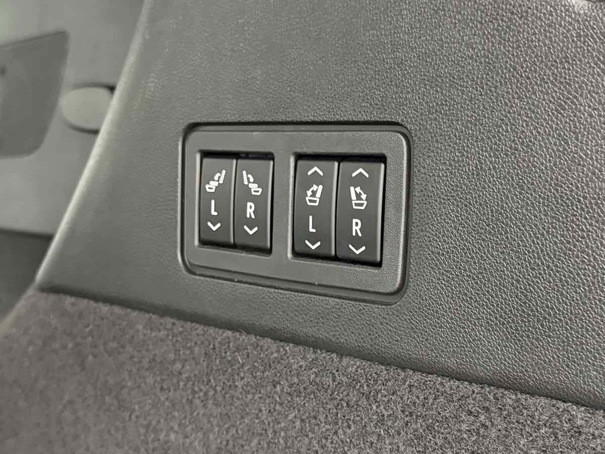 Used 2024 Cadillac XT6 Sport w/ Technology Package image 36