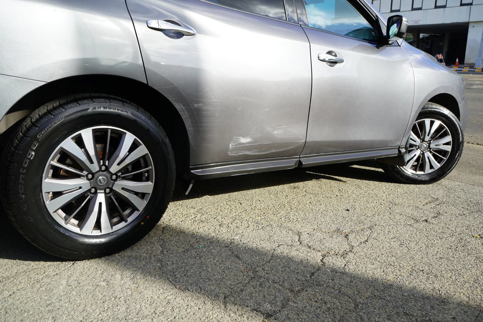 Used 2017 Nissan Pathfinder SL FWD image 7