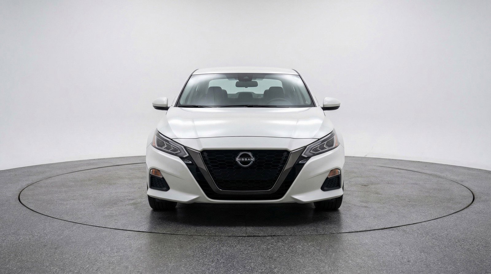 Used 2025 Nissan Altima 2.5 SV FWD image 2