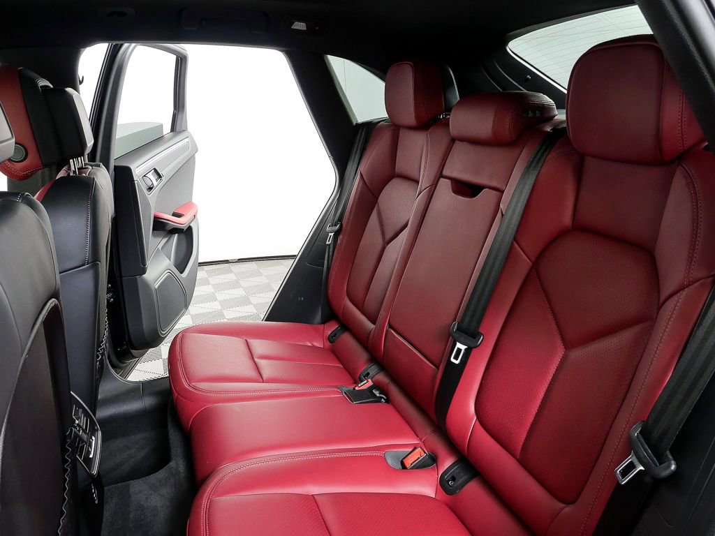 Certified 2023 Porsche Macan S AWD/4WD image 21
