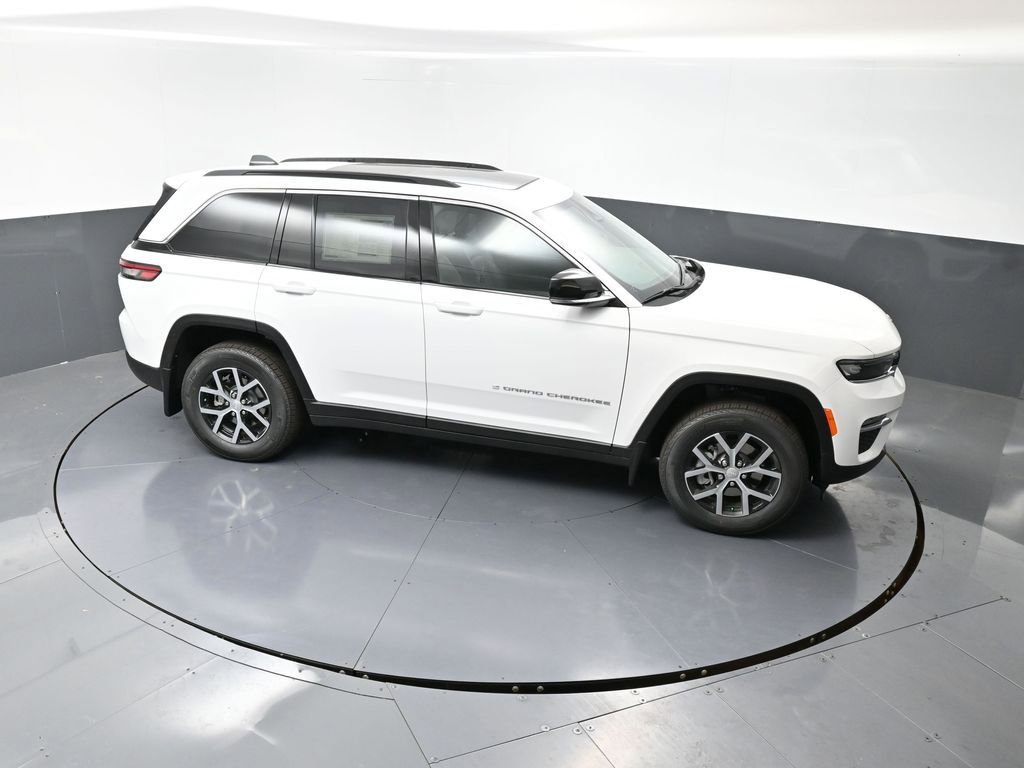 New 2025 Jeep Grand Cherokee Limited w/ Trailer Tow Package image 30