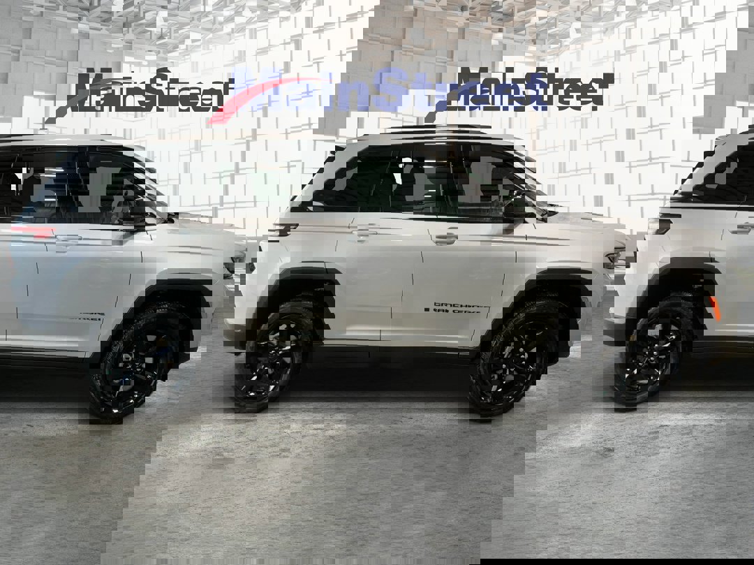 New 2025 Jeep Grand Cherokee 4WD image 6