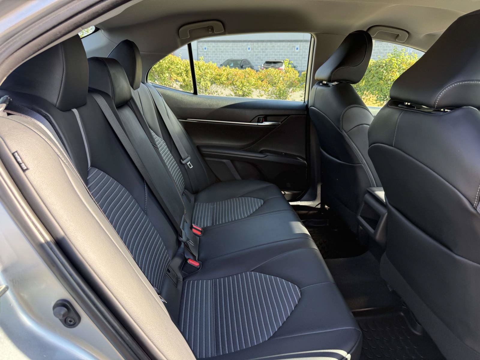 Used 2020 Toyota Camry SE FWD image 15