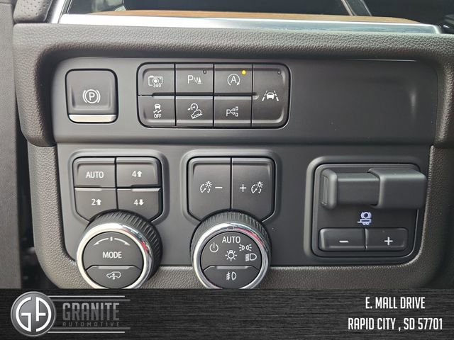 Used 2025 Chevrolet Tahoe High Country AWD/4WD image 32