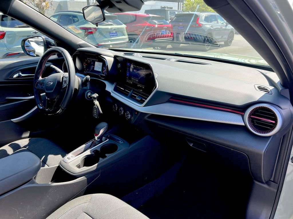 Used 2024 Chevrolet Trax RS w/ Driver Confidence Package FWD image 22