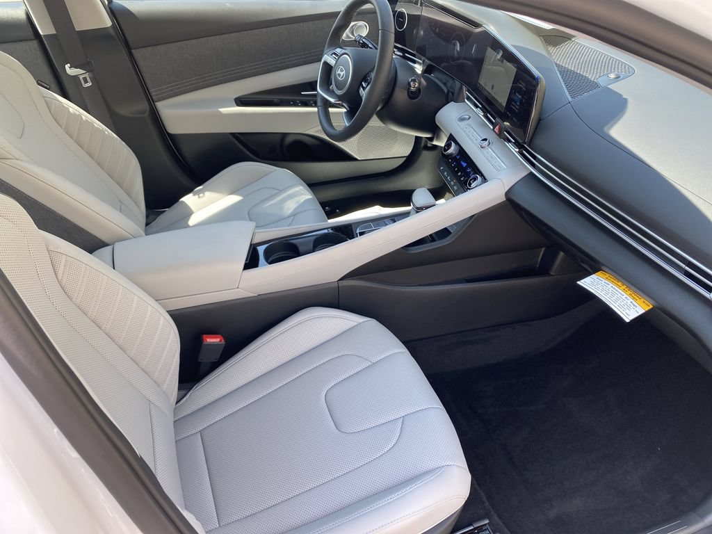 New 2026 Hyundai Elantra Limited FWD image 32