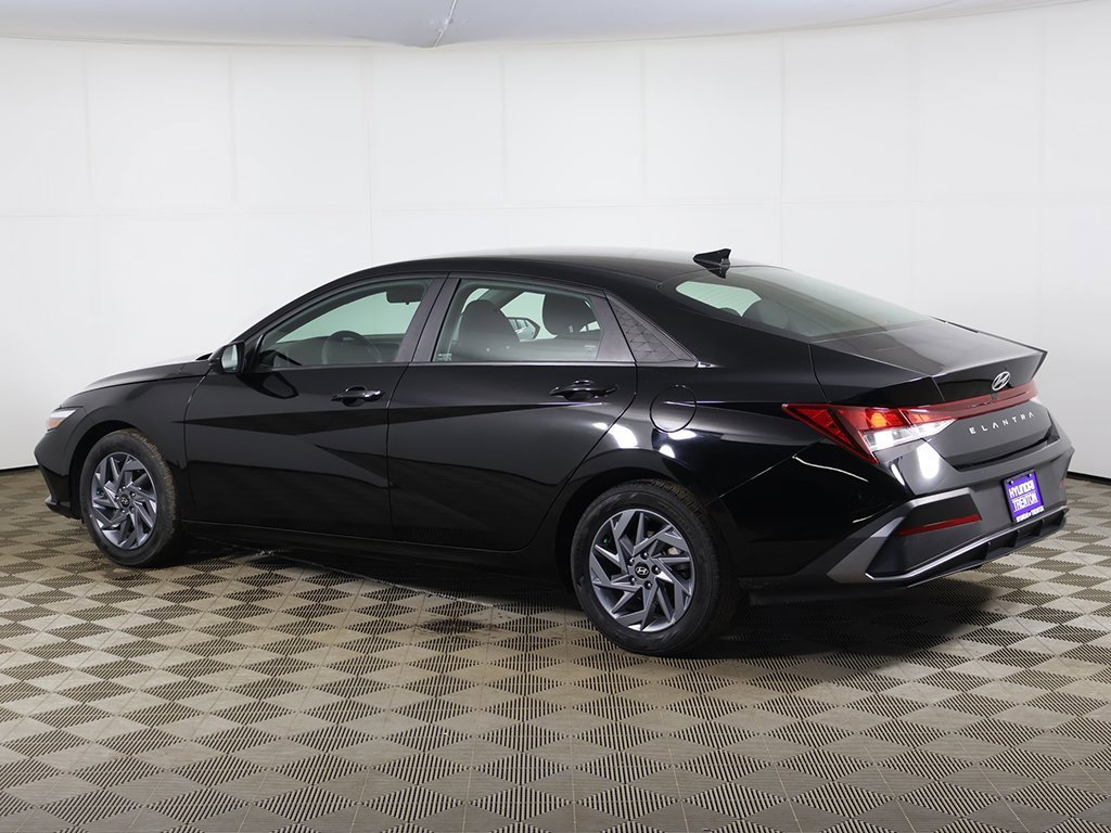 Certified 2024 Hyundai Elantra SEL image 8