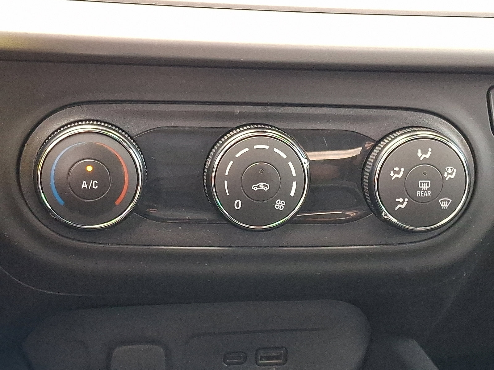 Used 2025 Chevrolet Trax LS image 17