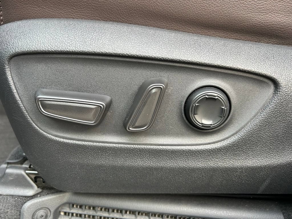 Certified 2021 Toyota Sienna Platinum FWD image 17