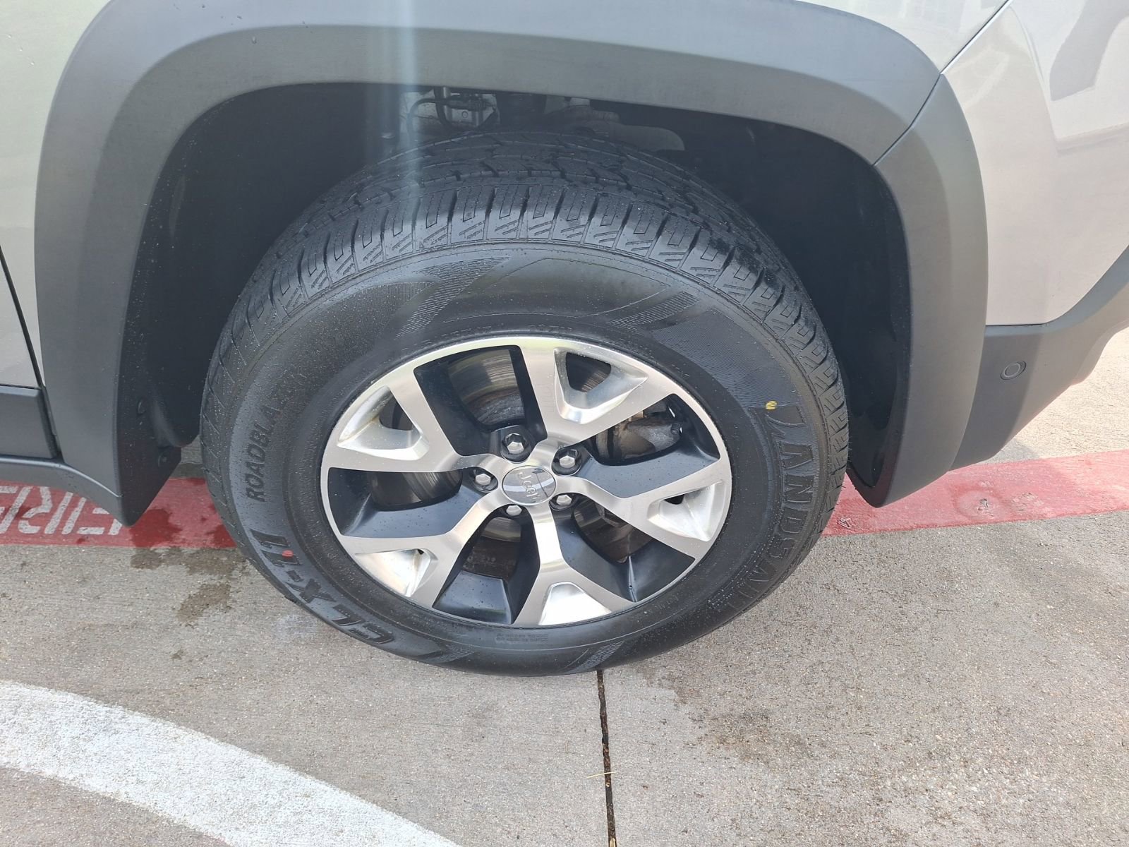 Used 2017 Jeep Cherokee Trailhawk image 11