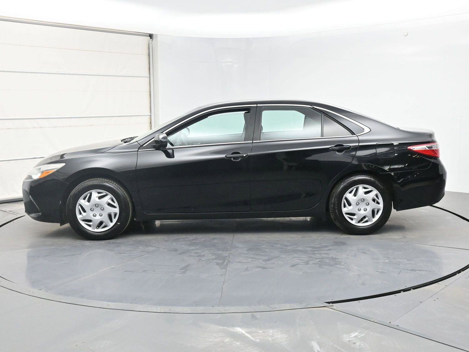 Used 2015 Toyota Camry LE FWD image 18