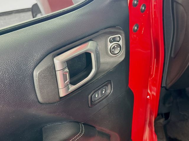 Used 2019 Jeep Wrangler Unlimited Sahara w/ Dual Top Group AWD/4WD image 21