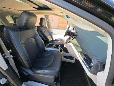 Used 2019 Chrysler Pacifica Limited image 6