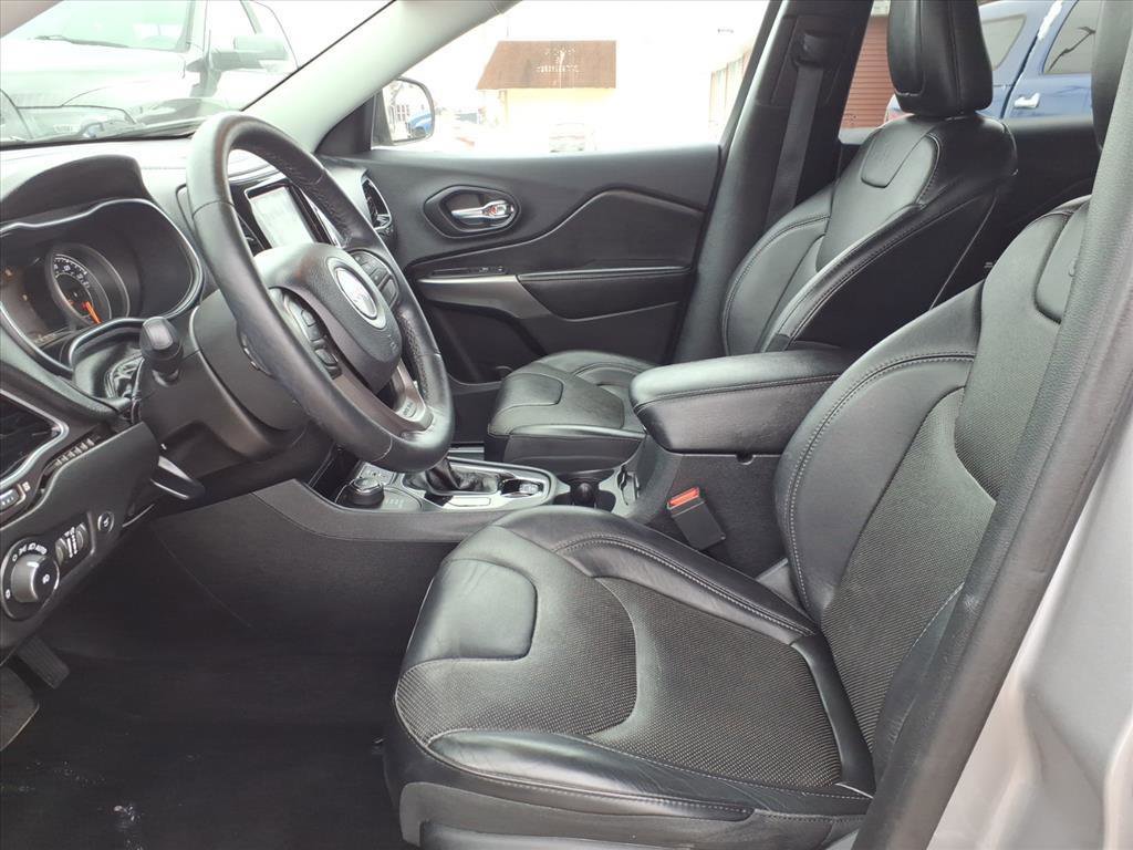 Used 2019 Jeep Cherokee Limited image 2