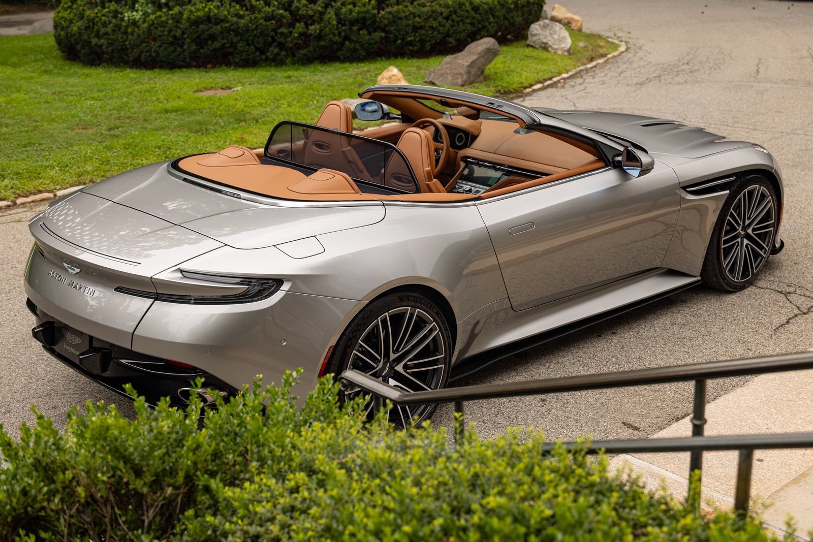 Used 2024 Aston Martin DB12 Convertible RWD image 19