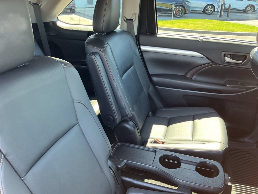 Used 2019 Toyota Highlander XLE AWD/4WD image 22