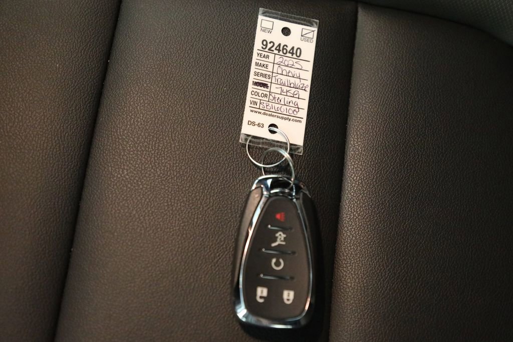 Used 2025 Chevrolet TrailBlazer ACTIV w/ Convenience Package AWD/4WD image 24