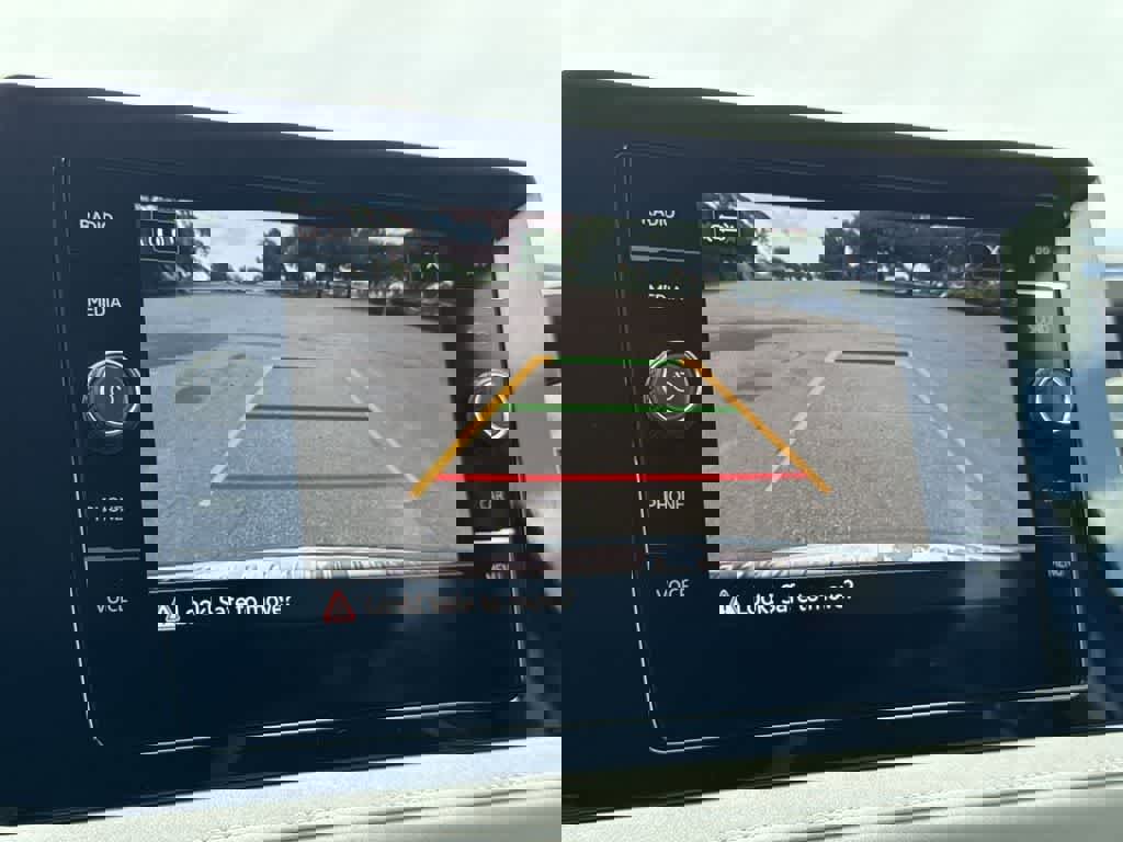 Used 2025 Volkswagen Taos SE image 19