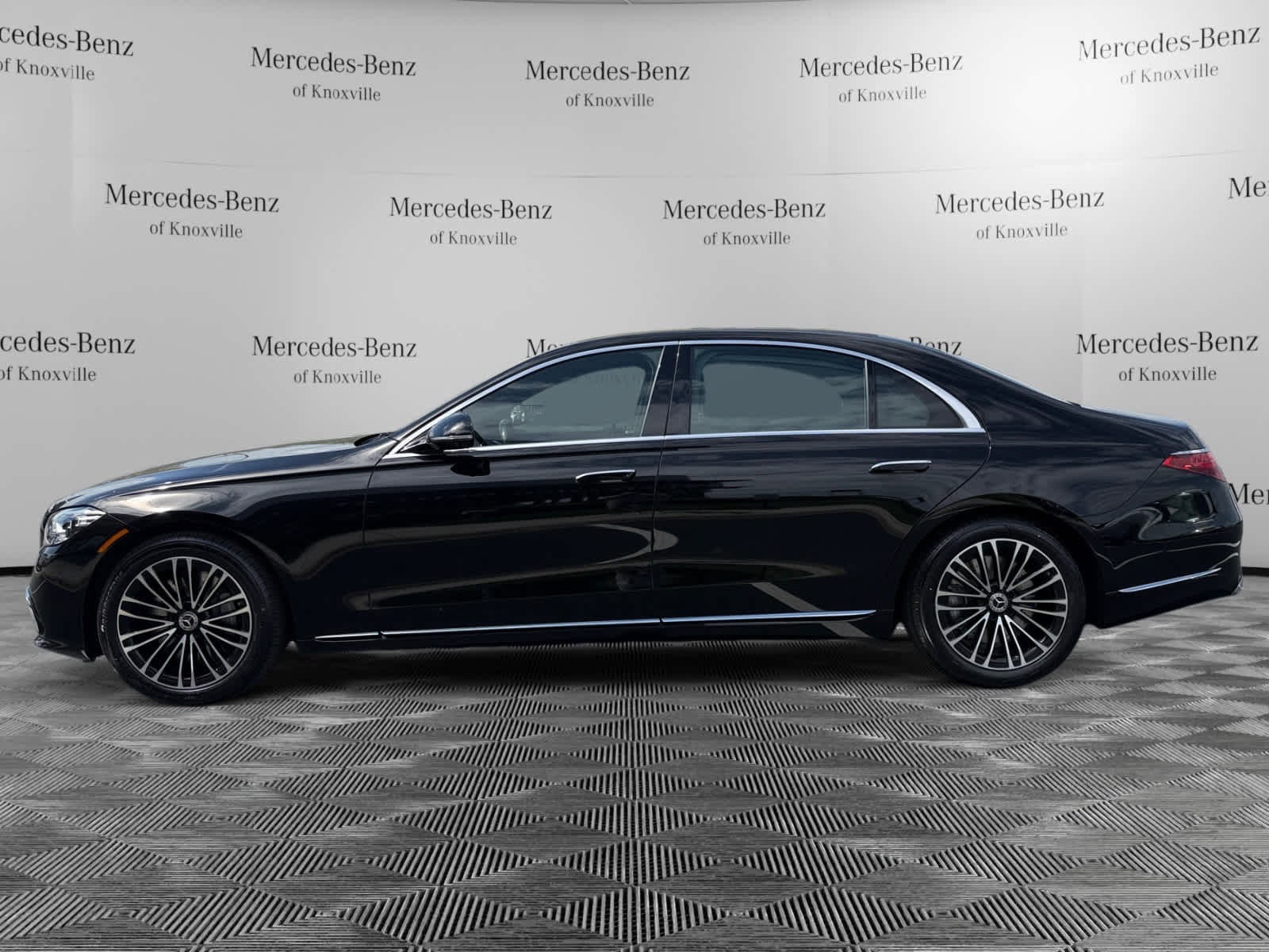 Used 2026 Mercedes-Benz S 580 4MATIC Sedan image 2