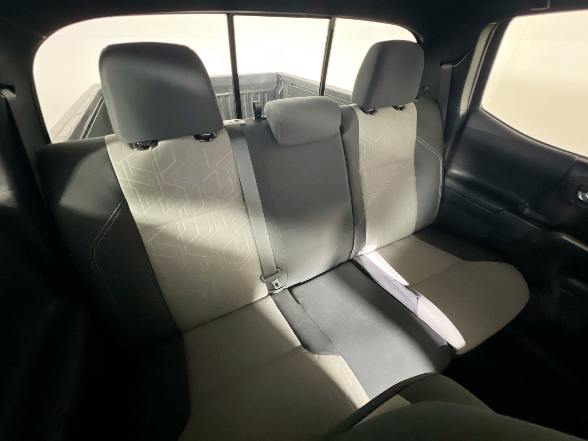 Used 2022 Toyota Tacoma TRD Off-Road image 33