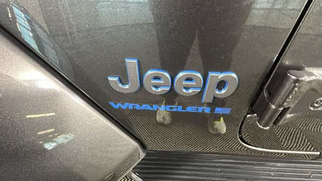 Used 2024 Jeep Wrangler Unlimited w/ Convenience Group AWD/4WD image 9