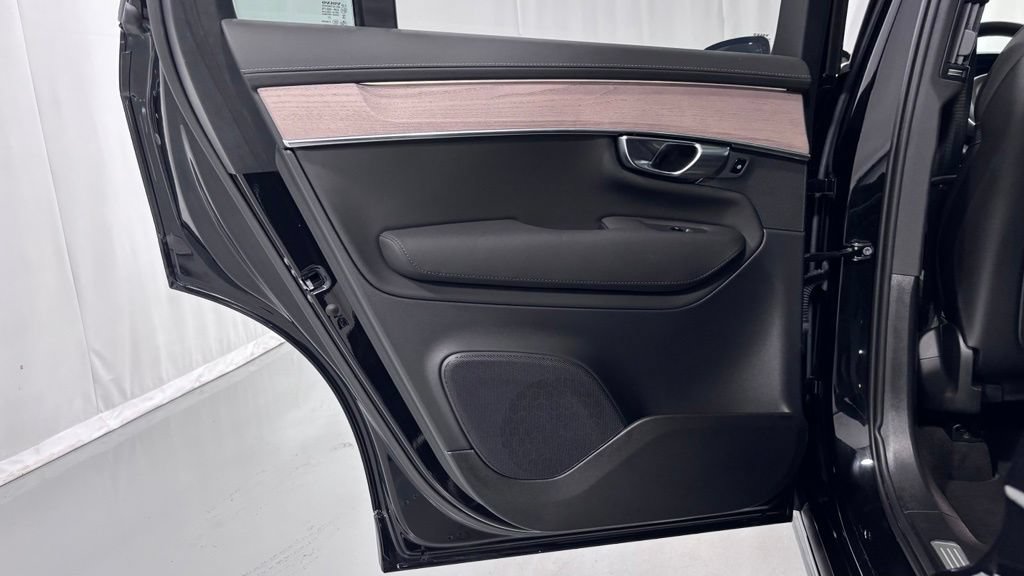 Certified 2025 Volvo XC90 B6 Plus AWD/4WD image 23