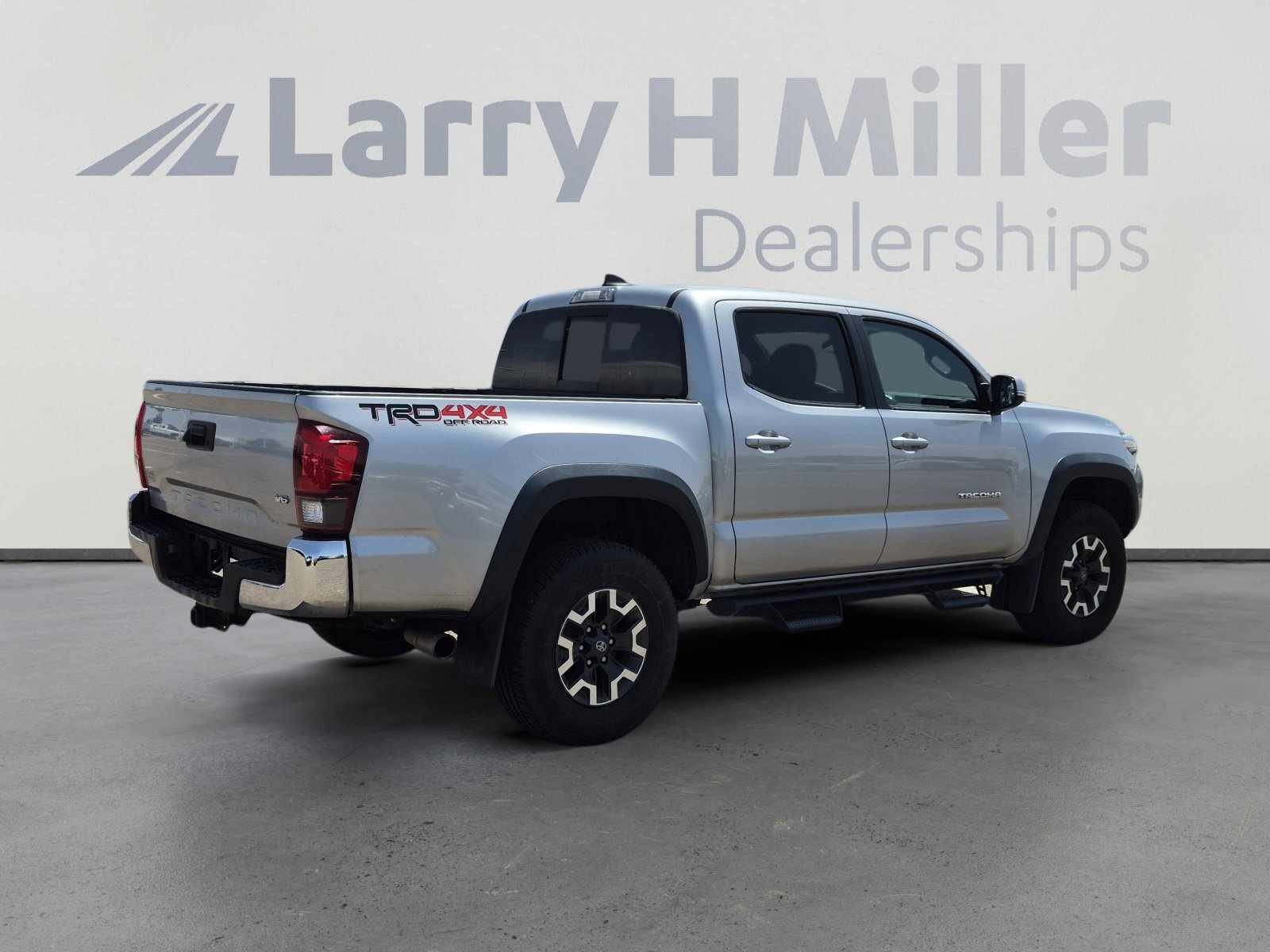 Used 2018 Toyota Tacoma TRD Off-Road AWD/4WD image 5