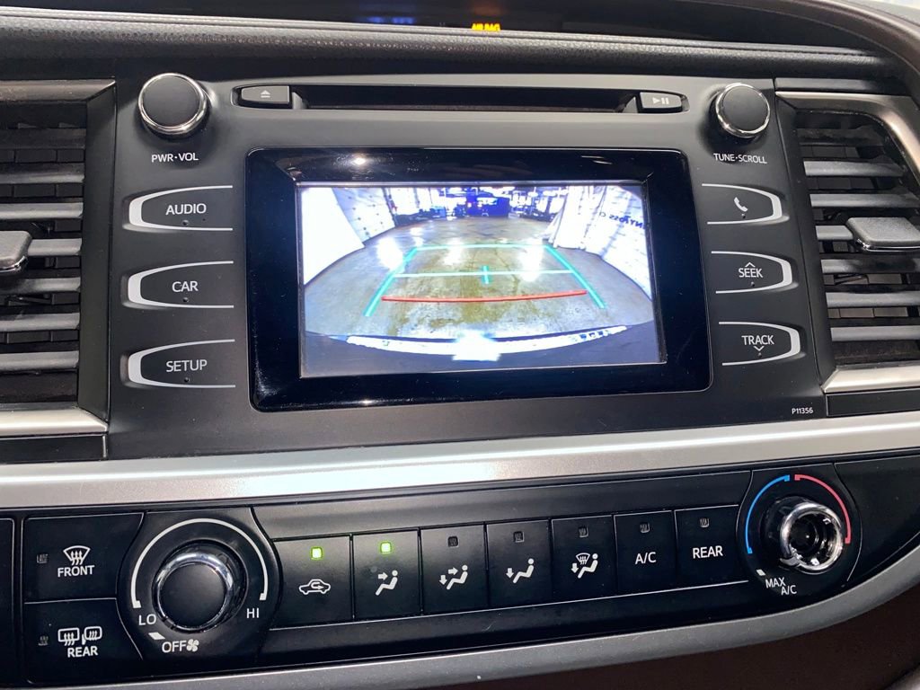 Used 2018 Toyota Highlander LE AWD/4WD image 23