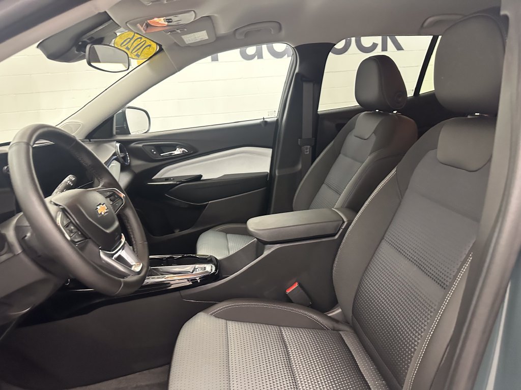 Used 2026 Chevrolet Trax LT w/ LT Convenience Package FWD image 21