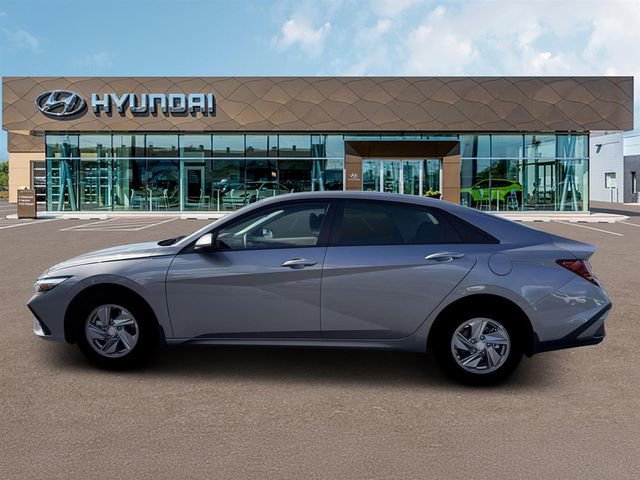 New 2026 Hyundai Elantra SE image 3