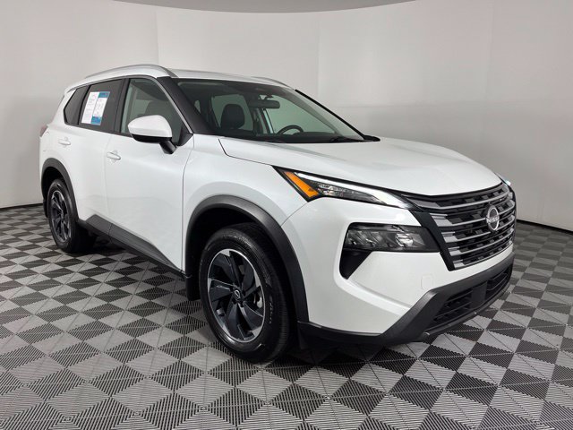 Used 2025 Nissan Rogue SV w/ SV Premium Package FWD image 3