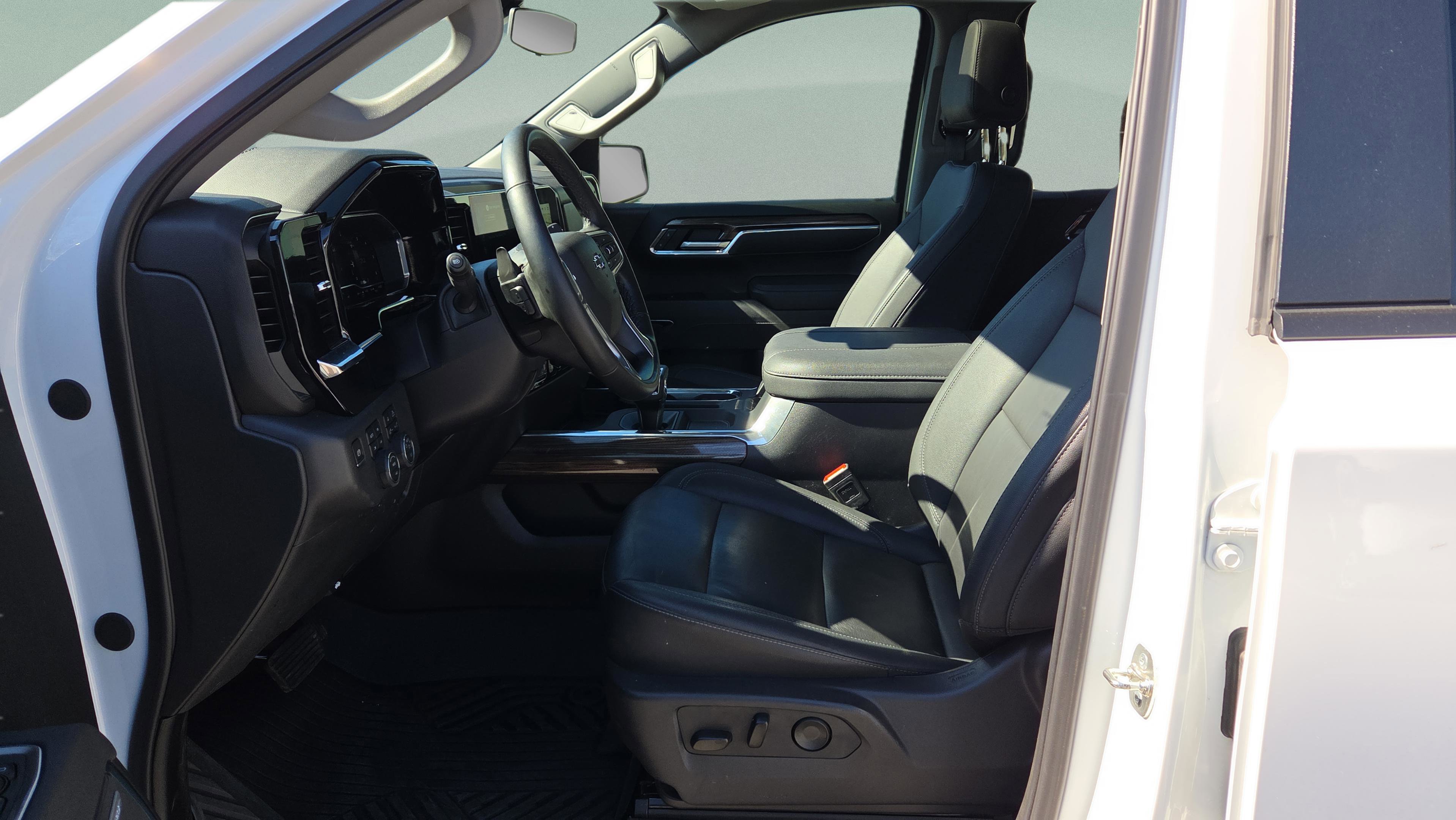 Certified 2025 Chevrolet Silverado 1500 LT Trail Boss w/ Convenience Package II AWD/4WD image 11